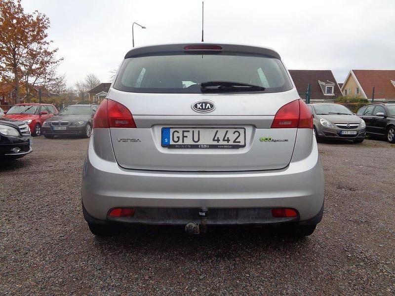 Begagnad Kia Venga 90 HK (66 kW) 2010 Silver Halvkombi