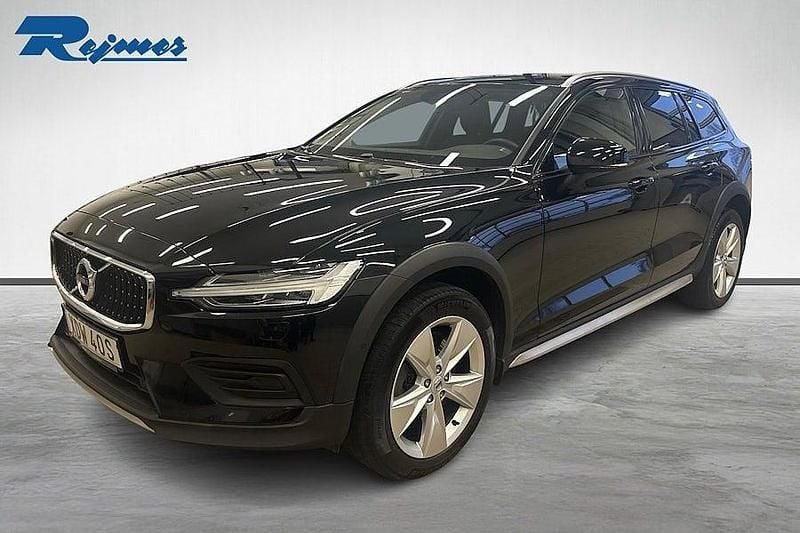 Svart Begagnad 2022 Volvo V60 CC Kombi | 309 800 kr (Bra pris) - Bild 1/4