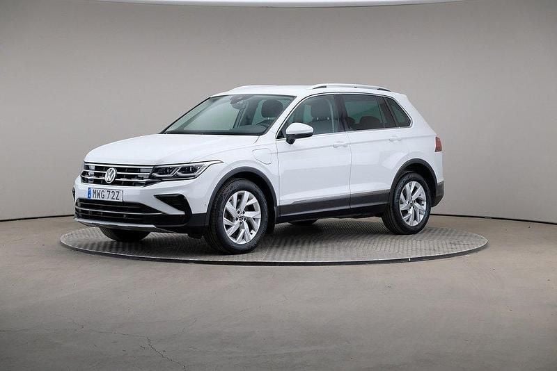 Vit Begagnad 2021 VW Tiguan Elegance SUV | 289 000 kr (Bra pris) - Bild 1/4