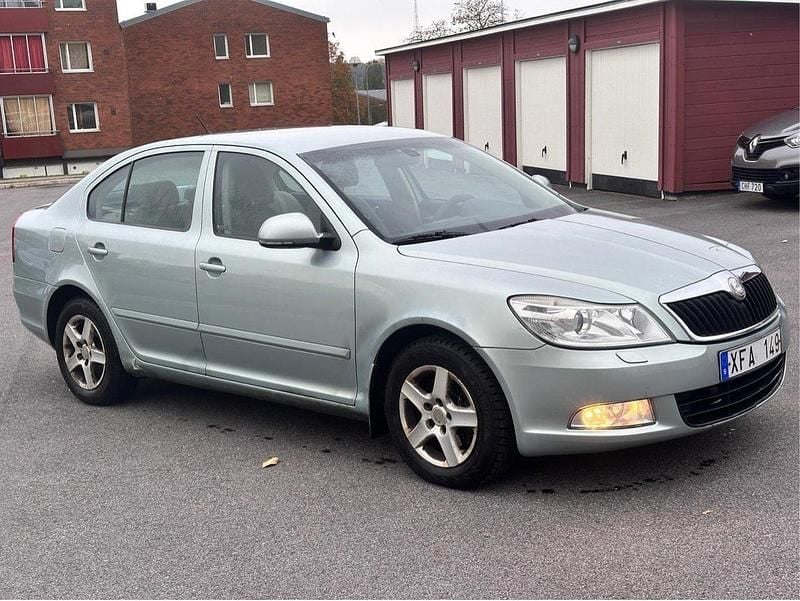 Grön Begagnad 2009 Skoda Octavia Halvkombi | 30 000 kr (Bra pris) - Bild 1/4