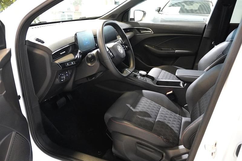 Begagnad MG MG3 102 HK (75 kW) 2024 Vit Halvkombi