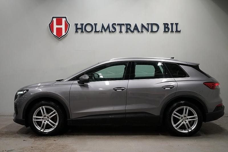 Grå Begagnad 2023 Audi Q4 e-tron Proline SUV | 379 900 kr (Bra pris) - Bild 1/4
