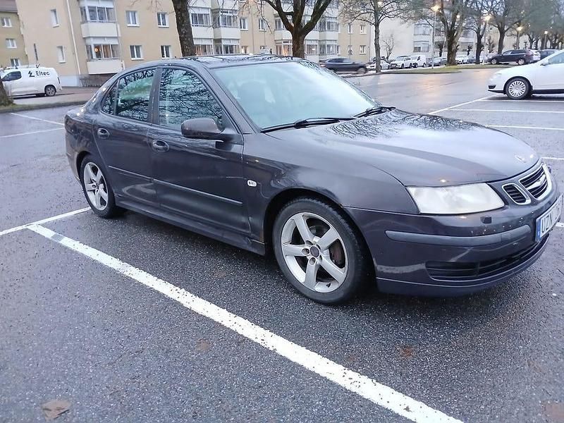 Begagnad 2004 Saab 9-3 Sedan | 17 000 kr - Bild 1/4