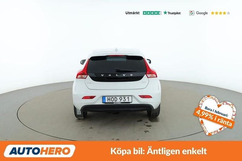 Begagnad Volvo V40 Kinetic 121 HK (88 kW) 2017 Vit Halvkombi