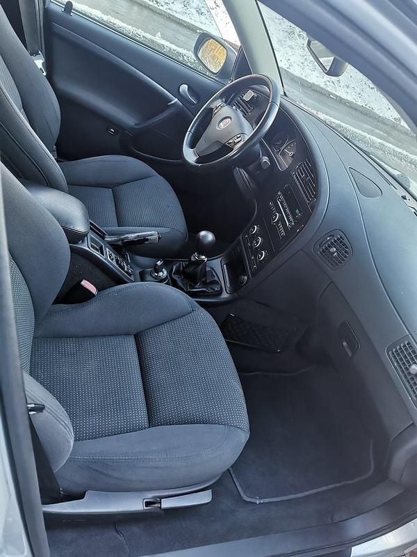 Begagnad Saab 9-5 Linear 150 HK (110 kW) 2006 Ljusgrå Sedan