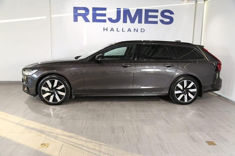 Begagnad Volvo V90 Plus 355 HK (261 kW) 2025 Grå Kombi