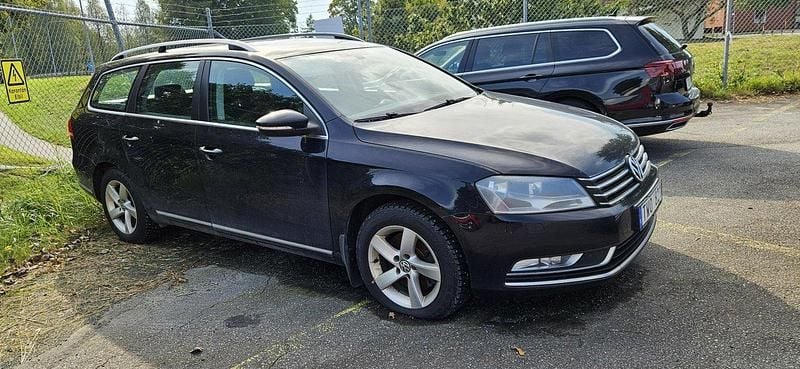 Svart Begagnad 2012 VW Passat Kombi | 30 000 kr (Superpris) - Bild 1/4