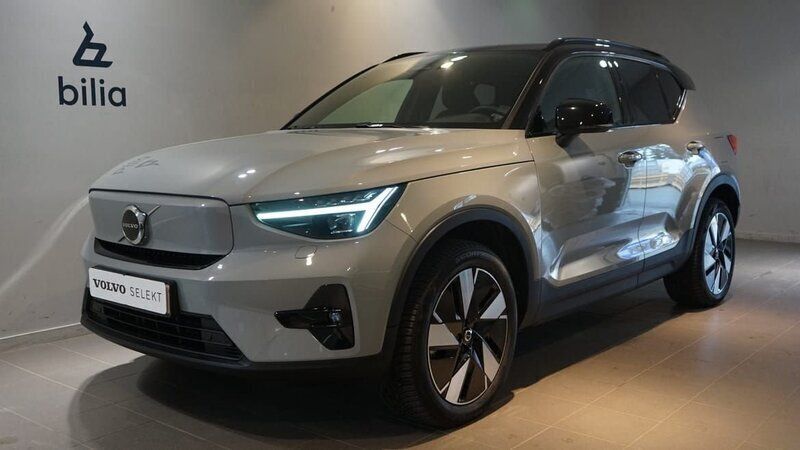Grå Begagnad 2024 Volvo XC40 Plus SUV | 459 000 kr - Bild 1/3