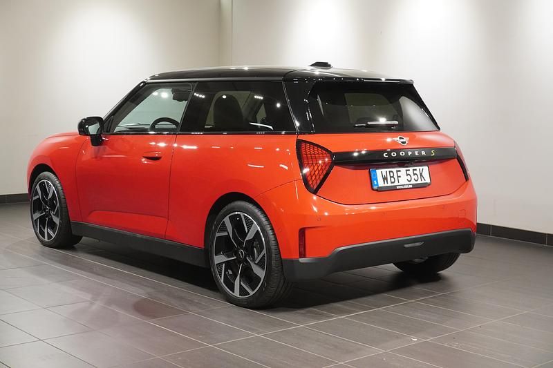 Begagnad Mini Cooper SE 162 kW (221 HK) 2024 Röd Halvkombi
