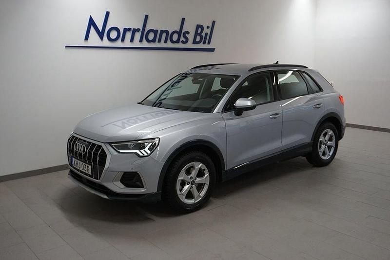 Florettsilver metallic Begagnad 2024 Audi Q3 Advanced Plus SUV | 379 900 kr (Lite dyr) - Bild 1/4