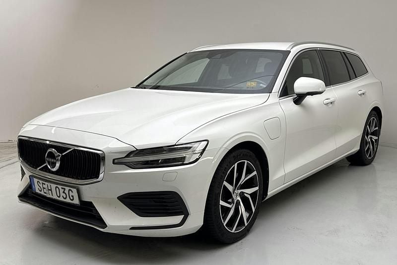Vit Begagnad 2020 Volvo V60 Momentum Kombi | 240 000 kr (Marknadspris) - Bild 1/4