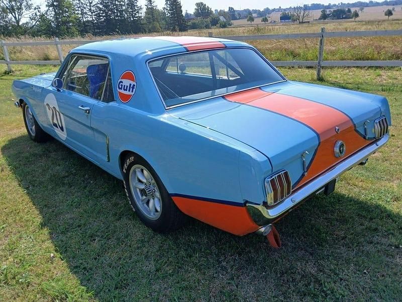 Begagnad Ford Mustang 350 HK (257 kW) 1965 Gulf färgad