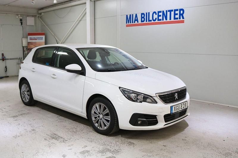 Vit Begagnad 2018 Peugeot 308 Active Halvkombi | 138 000 kr (Marknadspris) - Bild 1/4