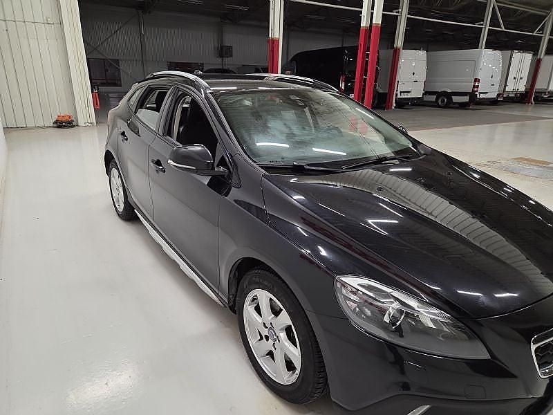 Begagnad Volvo V40 Momentum 114 HK (83 kW) 2014 Svart Halvkombi