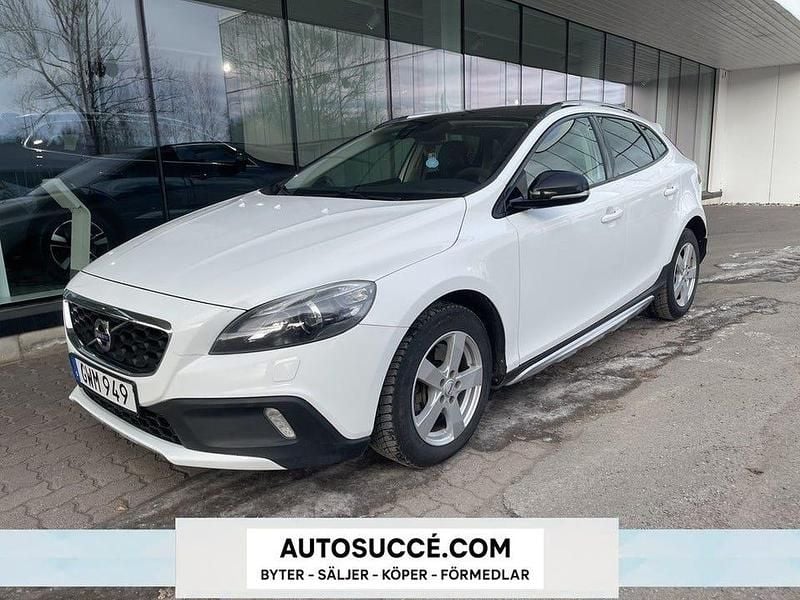 Begagnad Volvo V40 CC Summum 150 HK (110 kW) 2013 Vit Kombi
