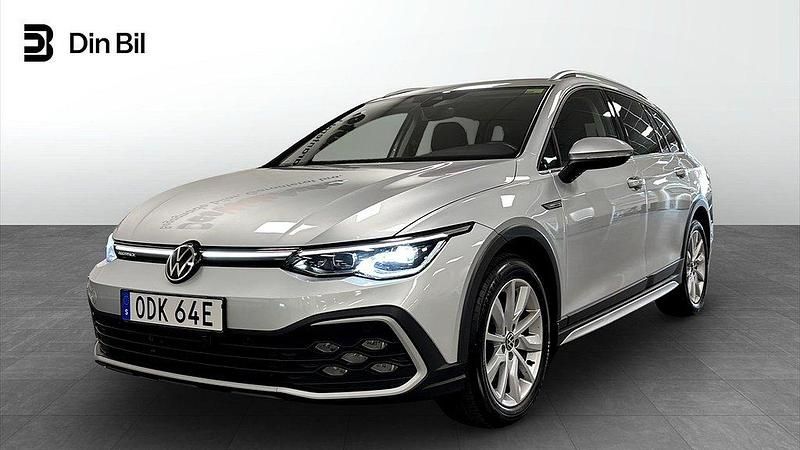 Silver (reflex silver metallic) Begagnad 2022 VW Golf Alltrack Kombi | 339 000 kr (Marknadspris) - Bild 1/4