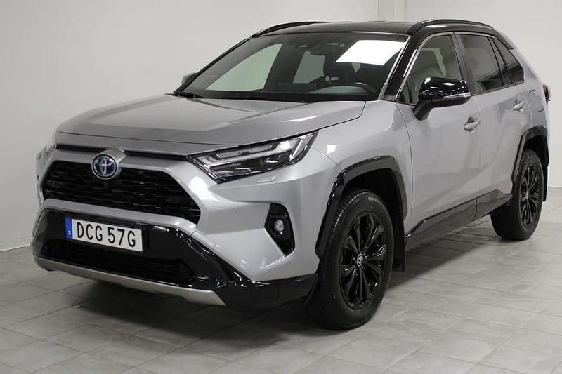 Grå Begagnad 2022 Toyota RAV4 Hybrid Style SUV | 379 000 kr (Marknadspris) - Bild 1/4