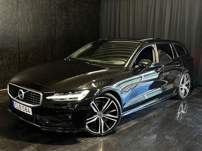 Svart Begagnad 2018 Volvo V60 R-Design Kombi | 349 500 kr (Marknadspris) - Bild 1/4