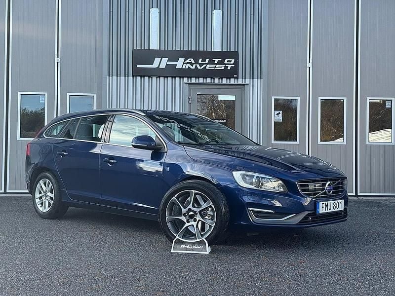Blå Begagnad 2014 Volvo V60 Ocean Race Kombi | 119 900 kr (Marknadspris) - Bild 1/4