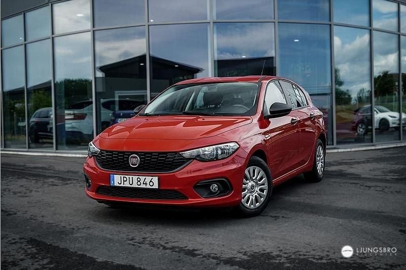 Röd Begagnad 2018 Fiat Tipo Sedan | 99 900 kr (Marknadspris) - Bild 1/4
