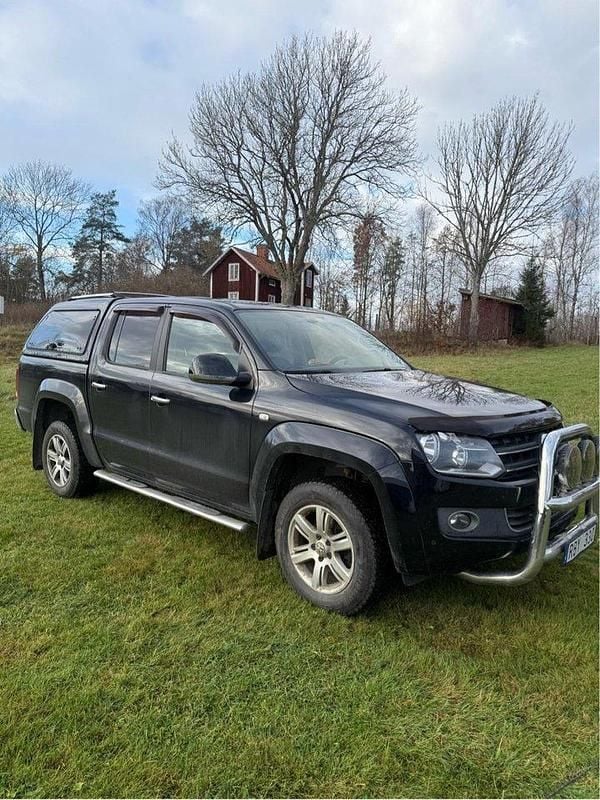 Svart Begagnad 2013 VW Amarok Highline Pickup | 220 000 kr (Marknadspris) - Bild 1/4