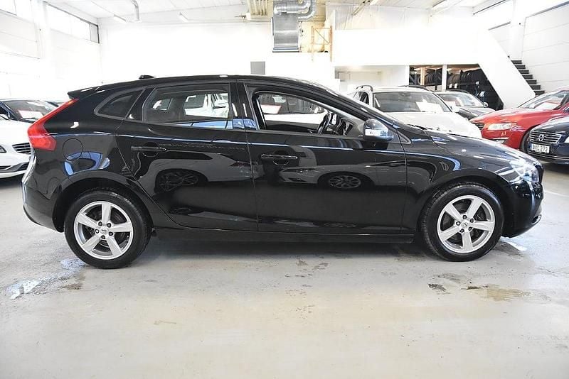 Begagnad Volvo V40 Kinetic 116 HK (85 kW) 2014 Svart Halvkombi
