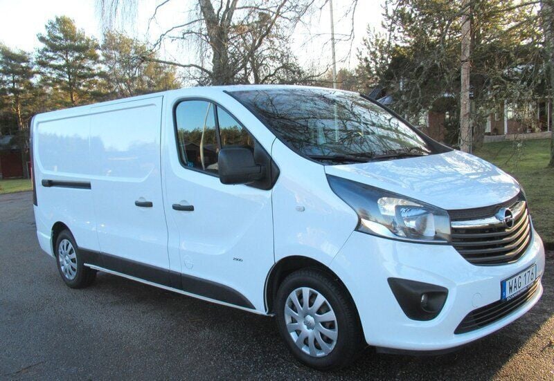Vit Begagnad 2017 Opel Vivaro Van | 169 000 kr (Marknadspris) - Bild 1/4