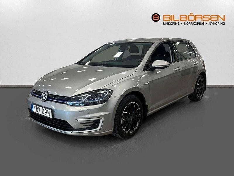 Brun Begagnad 2019 VW e-Golf Active Halvkombi | 159 900 kr (Marknadspris) - Bild 1/4