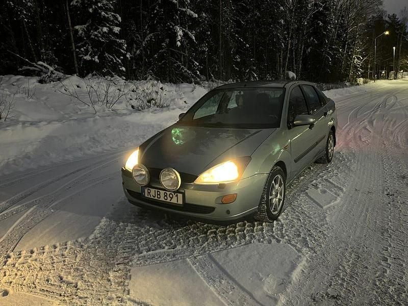 Begagnad 2000 Ford Focus Sedan | 13 900 kr (Marknadspris) - Bild 1/4