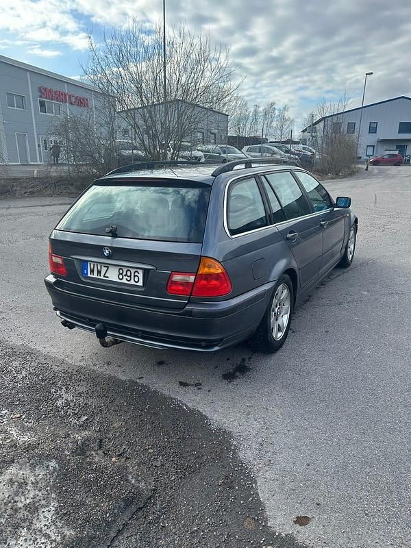Begagnad BMW 325 192 HK (141 kW) 2002 Kombi