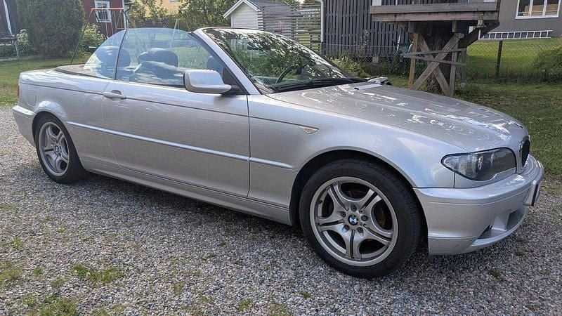 Grå Begagnad 2005 BMW 318 Cabriolet Sport Line Cab | 89 000 kr - Bild 1/4