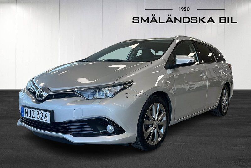 Silver Begagnad 2016 Toyota Auris Touring Sports Active Kombi | 109 000 kr (Dyr) - Bild 1/4
