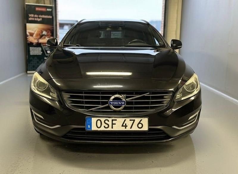 Begagnad Volvo V60 Momentum 215 HK (158 kW) 2015 Svart Kombi
