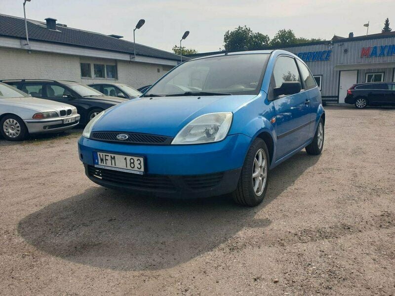 Blå Begagnad 2004 Ford Fiesta Halvkombi | 10 000 kr (Bra pris) - Bild 1/4