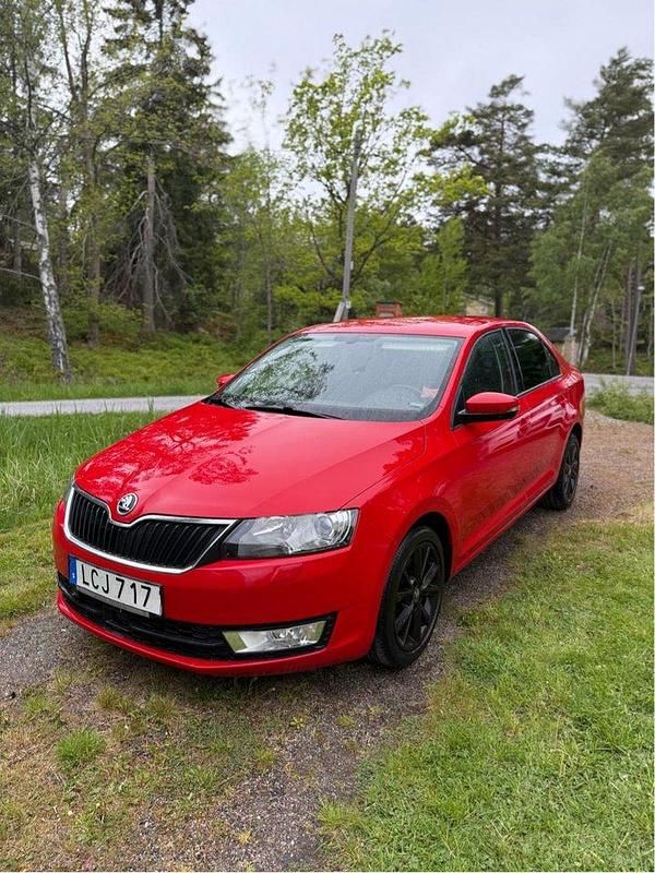 Röd Begagnad 2016 Skoda Rapid Halvkombi | 89 900 kr (Bra pris) - Bild 1/4