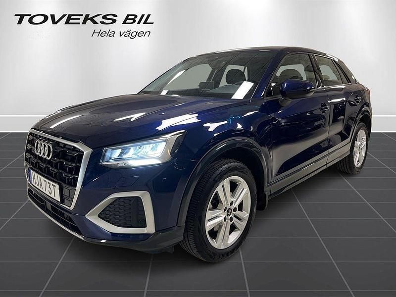 Navarrablå metallic Begagnad 2024 Audi Q2 Advanced Plus SUV | 289 900 kr (Marknadspris) - Bild 1/4