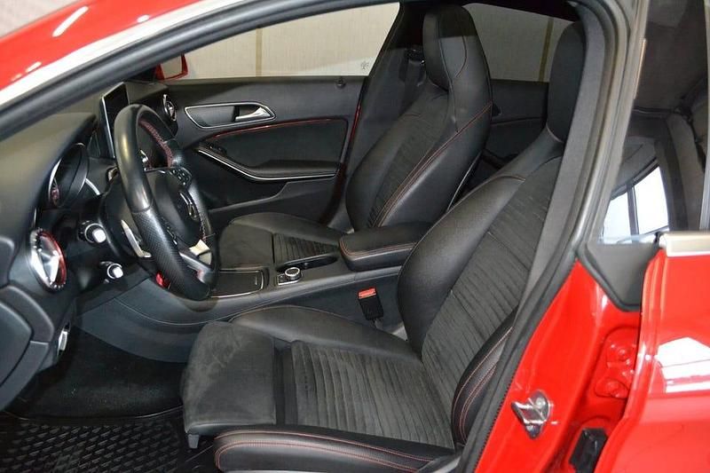 Begagnad Mercedes CLA180 Shooting Brake AMG 122 HK (89 kW) 2017 Röd Kombi