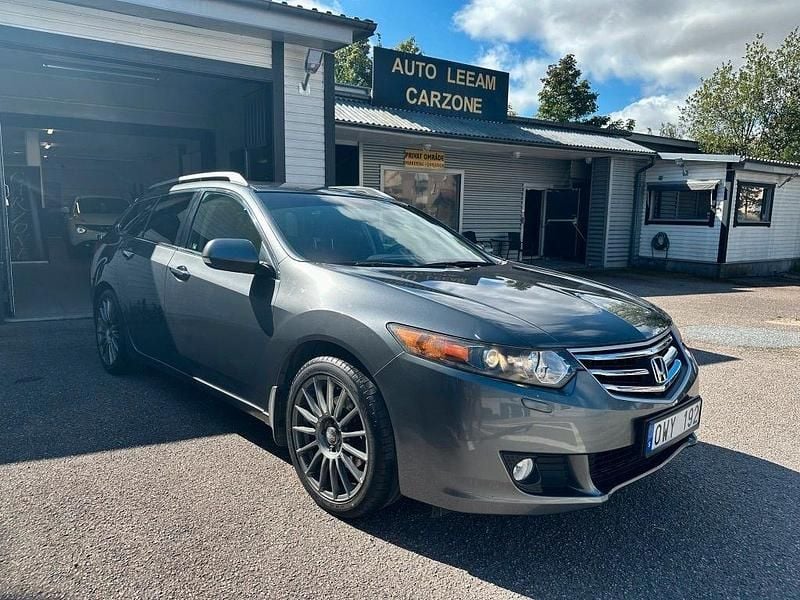 Begagnad Honda Accord Elegance 157 HK (115 kW) 2010 Ljusgrå Kombi