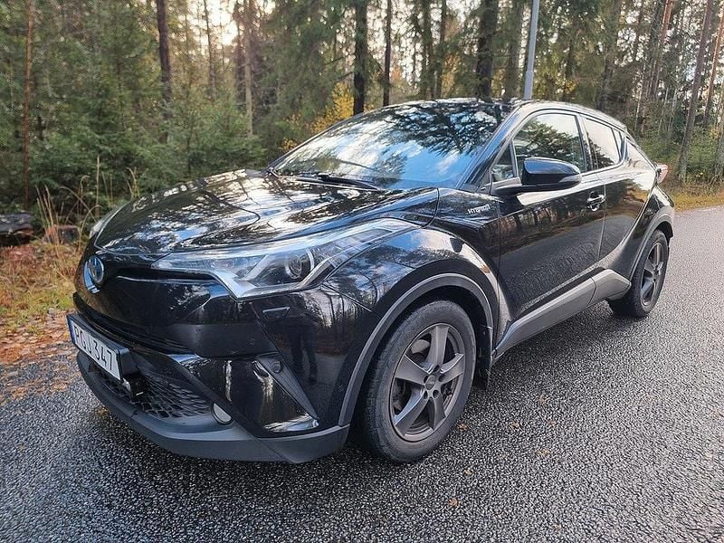 Svart Begagnad 2017 Toyota C-HR Executive SUV | 145 000 kr (Lite dyr) - Bild 1/4
