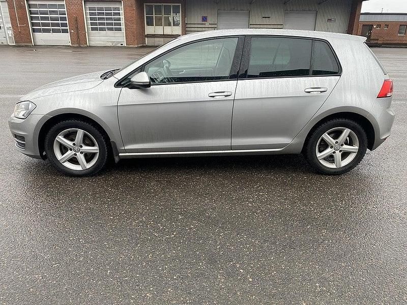 Begagnad VW Golf VII 105 HK (77 kW) 2014 Silver Halvkombi