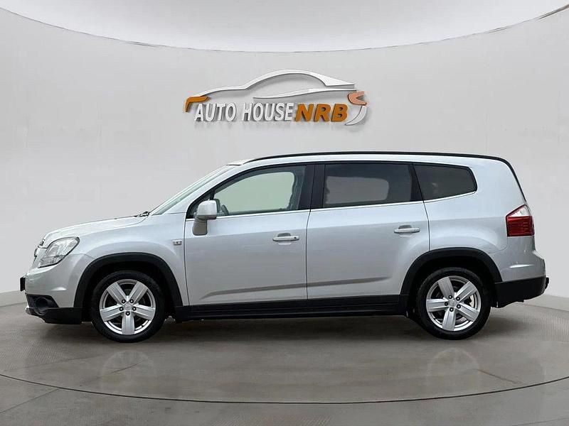 Grå Begagnad 2013 Chevrolet Orlando Minibuss | 89 500 kr (Marknadspris) - Bild 1/4
