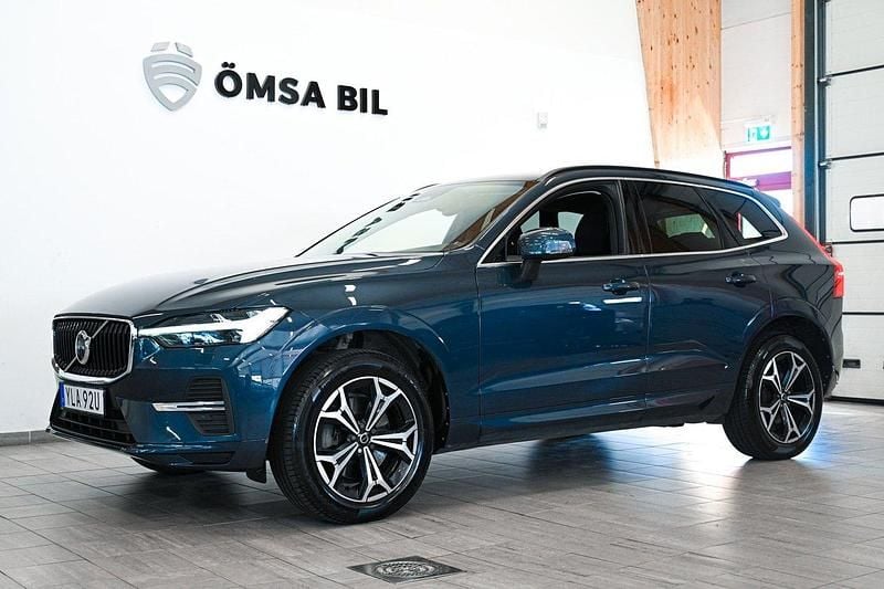 Mörkblå Begagnad 2021 Volvo XC60 Momentum SUV | 314 800 kr (Bra pris) - Bild 1/4