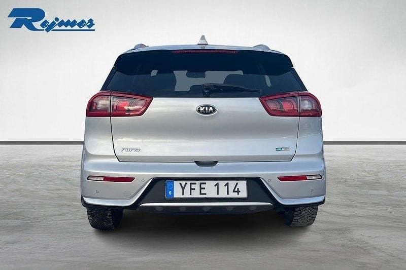 Begagnad Kia Niro Advance 105 HK (77 kW) 2016 Silver SUV