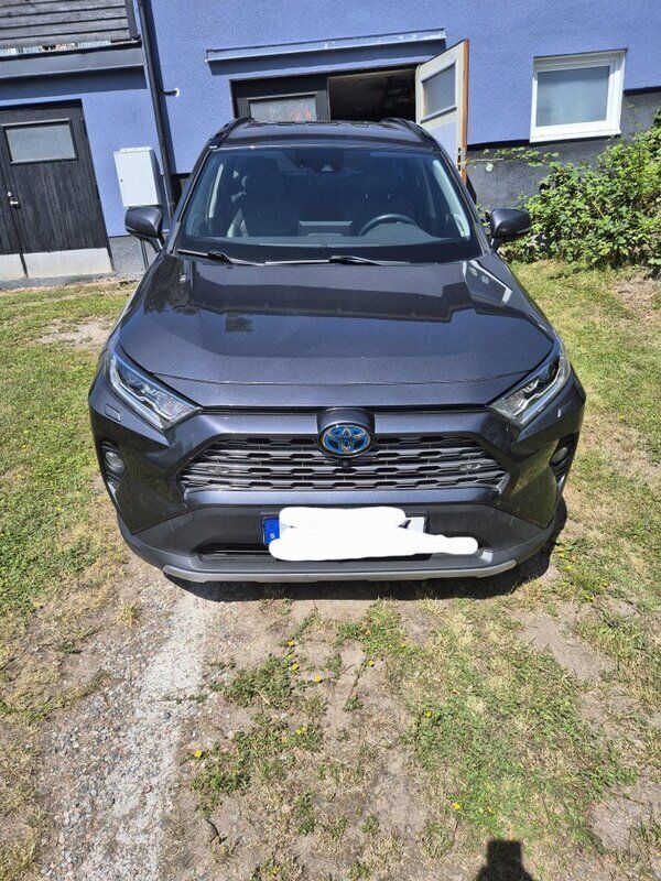 Grå Begagnad 2020 Toyota RAV4 Hybrid Executive SUV | 280 000 kr (Marknadspris) - Bild 1/4