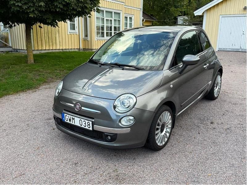 Grå Begagnad 2011 Fiat 500 Lounge Halvkombi | 69 000 kr (Marknadspris) - Bild 1/4