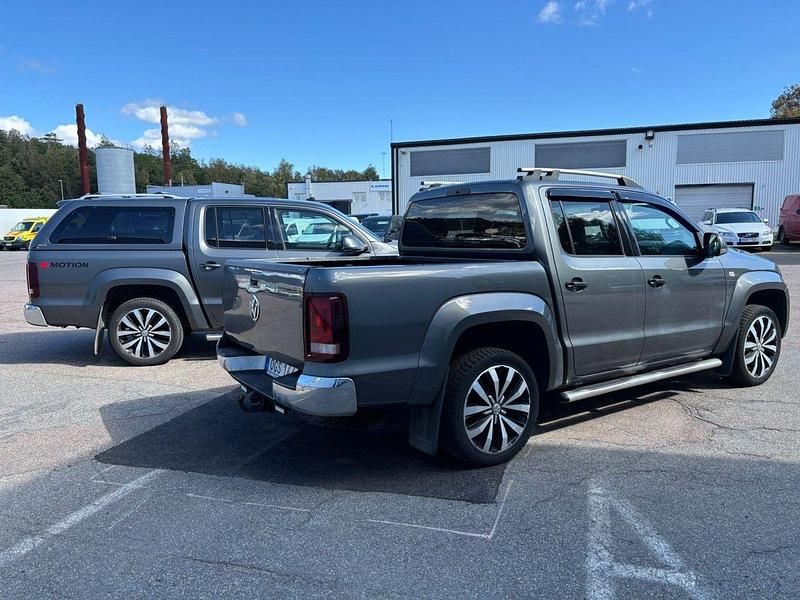 Blå (mörkgrå) Begagnad 2017 VW Amarok Aventura Pickup | 140 000 kr - Bild 1/1
