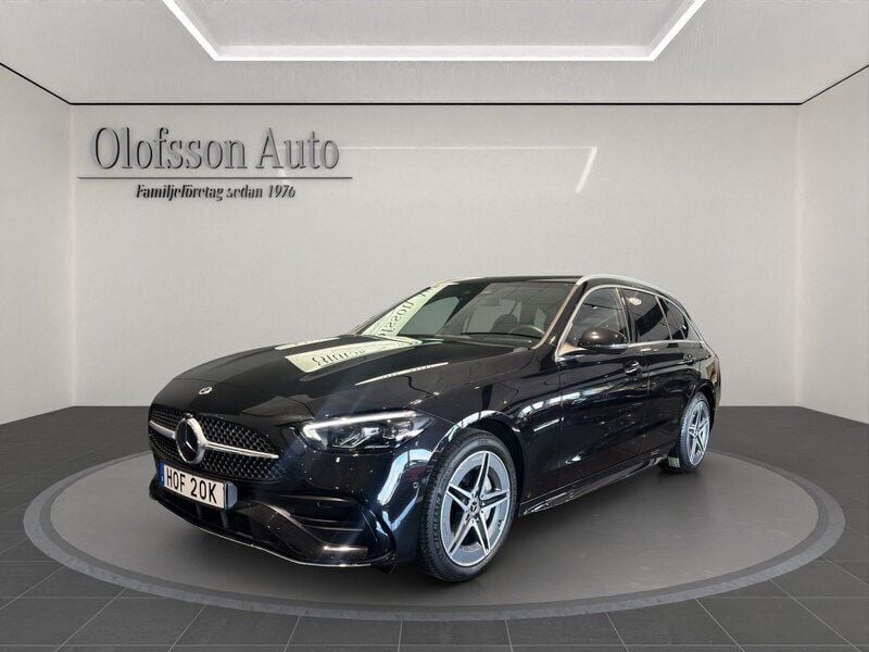 Svart (obsidiansvart metallic) Begagnad 2023 Mercedes C300e Premium Kombi | 467 000 kr (Bra pris) - Bild 1/4