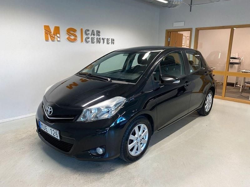 Svart Begagnad 2013 Toyota Yaris Active Halvkombi | 69 800 kr (Bra pris) - Bild 1/4