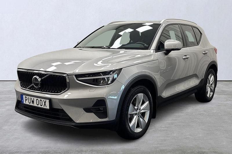 Silver Begagnad 2023 Volvo XC40 Core SUV | 349 900 kr (Marknadspris) - Bild 1/4