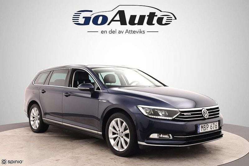 Mörkblå Begagnad 2015 VW Passat Executive Kombi | 179 900 kr (Marknadspris) - Bild 1/4